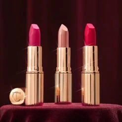 MATTE REVOLUTION GRACEFULLY PINK Previously "Amazing Grace" 11 MATTE REVOLUTION GRACEFULLY PINK Previously "Amazing Grace" -Charlotte Tillbury Store 015 220003 QUEENS JUBILEE SL LIPSTICKS RJ 2204
