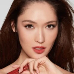 AIRBRUSH FLAWLESS LIP BLUR WALK OF NO SHAME BLUR -Charlotte Tillbury Store 026 220030 LIP BLUR HM AIMEE WONS RM 2303