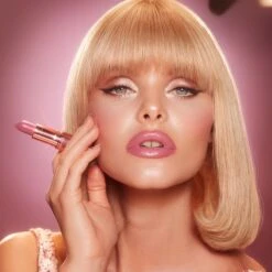 K.I.S.S.I.N.G RED CARPET PINK 15 K.I.S.S.I.N.G RED CARPET PINK -Charlotte Tillbury Store 037 220049 HOLLYWOOD PINK REDS HM SOLO MEG RED CARPET PINK HOLDING LIPSTICK RM 2308
