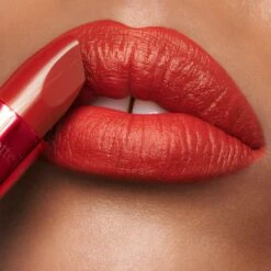 MATTE REVOLUTION FAME FLAME 12 MATTE REVOLUTION FAME FLAME -Charlotte Tillbury Store 037 220150 HOLLYWOOD PINK REDS CUL LIPSTICK FAME FLAME MEDIUM RJ 2308