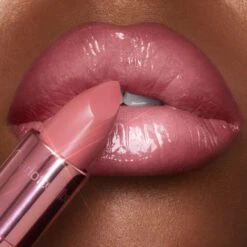 K.I.S.S.I.N.G CANDY CHIC -Charlotte Tillbury Store 037 220164 HOLLYWOOD PINK REDS CUL LIPSTICK CANDY CHIC DEEP RJ 2308