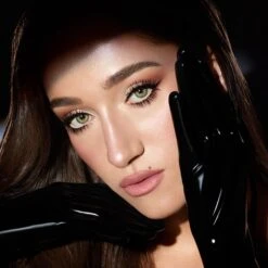 BIGGER BRIGHTER EYES EXAGGER-EYES 12 BIGGER BRIGHTER EYES EXAGGER-EYES -Charlotte Tillbury Store 043 24002 EXAGGEREYES HM BELLA 2