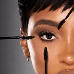 BIGGER, BRIGHTER, EXAGGER-EYES KIT EYE KIT -Charlotte Tillbury Store 043 24002 EXAGGEREYES HM JOURDAN 4 BRUSHES