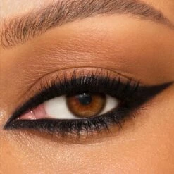 ROCK 'N' KOHL BEDROOM BLACK -Charlotte Tillbury Store 250003 ROCK N KOHL pdp CM 0325 CLOSE UP BLACK MED 1X1