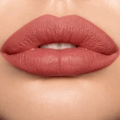 LOOK OF LOVE LIPSTICK MATTE REVOLUTION - MRS KISSES -Charlotte Tillbury Store Bridal Mrs Kisses Packshot Lip Swatch