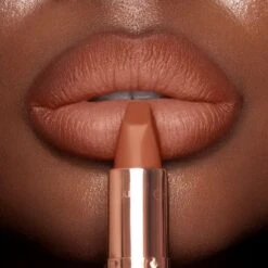 THE SUPER NUDES LIP KIT LIP KIT 12 THE SUPER NUDES LIP KIT LIP KIT -Charlotte Tillbury Store CATWALKING MATTE REVOLUTION LIPS DEEP
