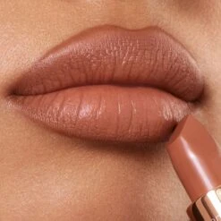 THE SUPER NUDES MATTE REVOLUTION - CATWALKING 12 THE SUPER NUDES MATTE REVOLUTION - CATWALKING -Charlotte Tillbury Store CATWALKING MATTE REVOLUTION LIPS MED