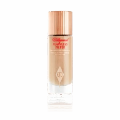 HOLLYWOOD FLAWLESS FILTER 4 MEDIUM -Charlotte Tillbury Store HOLLYWOOD FLAWLESS FILTER PACKSHOT CLOSED 4 MEDIUM