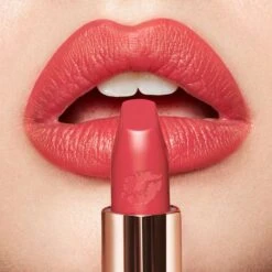 Charlotte Tillbury Store -Charlotte Tillbury Store HotLips2.0 CarinasStar Model