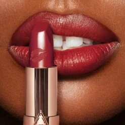 HOT LIPS 2 VIVA LA VERGARA -Charlotte Tillbury Store HotLips2.0 VivaLaVergara Model dark