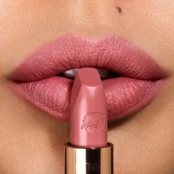 HOT LIPS KIDMAN'S KISS 9 HOT LIPS KIDMAN'S KISS -Charlotte Tillbury Store Kidmans Kiss LipShot