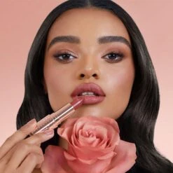 LOOK OF LOVE LIPSTICK REFILL MATTE REVOLUTION - MRS KISSES REFILL -Charlotte Tillbury Store LOL Mrs Kisses Model 1