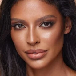 HOLLYWOOD CONTOUR WAND TAN -Charlotte Tillbury Store Legendary em so 1024 ecom after bianca tan 1