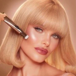 CHARLOTTE’S LEGENDARY COMPLEXION KIT MAKEUP KIT 16 CHARLOTTE’S LEGENDARY COMPLEXION KIT MAKEUP KIT -Charlotte Tillbury Store Legendary hm rm 1124 Meg Hollywood Contour Wand O P R 23 1