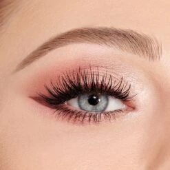 PILLOW TALK BEAUTYVERSE LOVE PALETTE LIMITED EDITION EYESHADOW PALETTE -Charlotte Tillbury Store MOLLY BEAUTYVERSE EYE CLOSEUP 0541