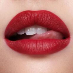 AIRBRUSH FLAWLESS LIP BLUR RUBY BLUR -Charlotte Tillbury Store RUBY Fair 1