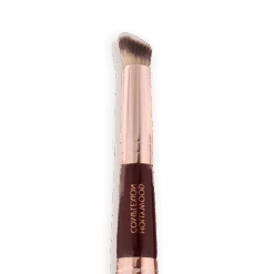 HOLLYWOOD COMPLEXION BRUSH ROSE GOLD & NIGHT CRIMSON 7 HOLLYWOOD COMPLEXION BRUSH ROSE GOLD & NIGHT CRIMSON -Charlotte Tillbury Store Synthetic Hollywood Complexion Brush Close Up Bottom Packshot