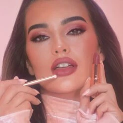 LIP CHEAT PILLOW TALK MEDIUM -Charlotte Tillbury Store pillowtalk25 hm RM 1224 Dakota lip cheat 2000x2000