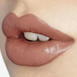 HOT LIPS PENELOPE PINK -Charlotte Tillbury Store pp kissing penelope pink alt 1 model 1 1